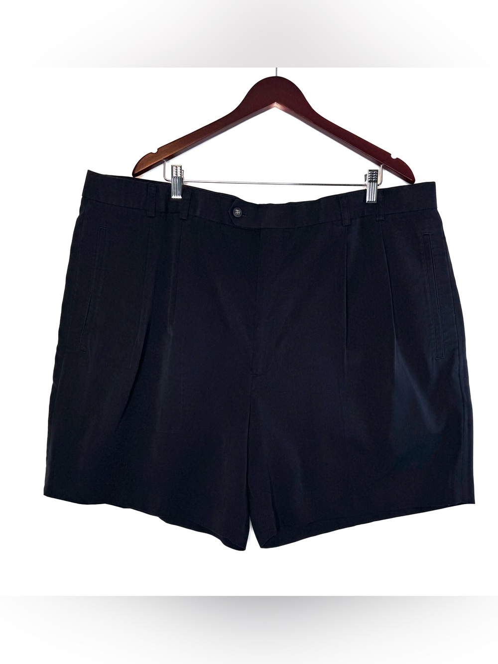 Cutter & Buck Men's Size 46 black Pleated Front Pockets Golf Shorts, 7.5” inseam